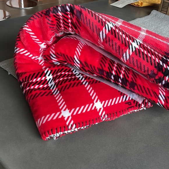 BRAND NEW Matching PINK Socks and Blanket - Picture 5 of 8